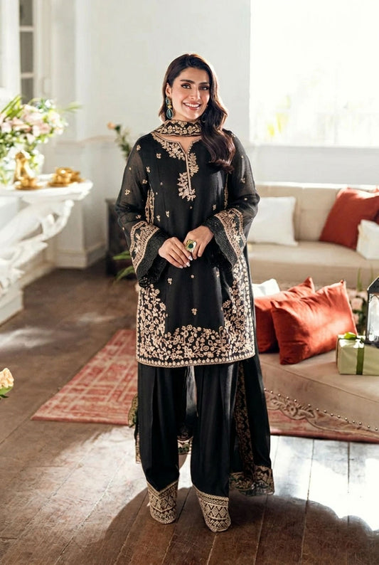 Ayeza Khan Embroidered Suit